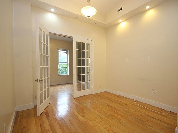 4th image of 327 Melrose St #3B