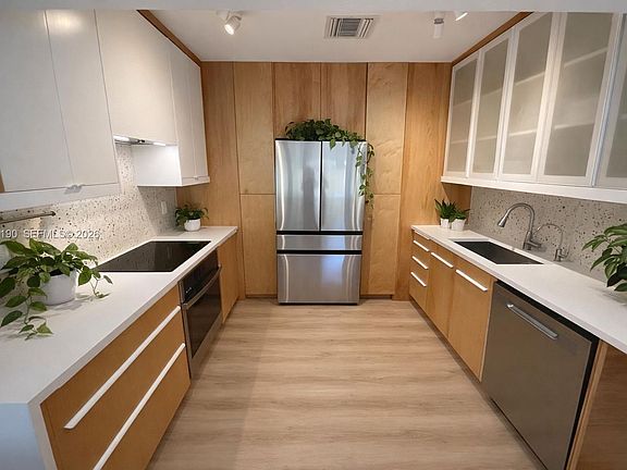 4th image of 240 Greenwood Dr #240