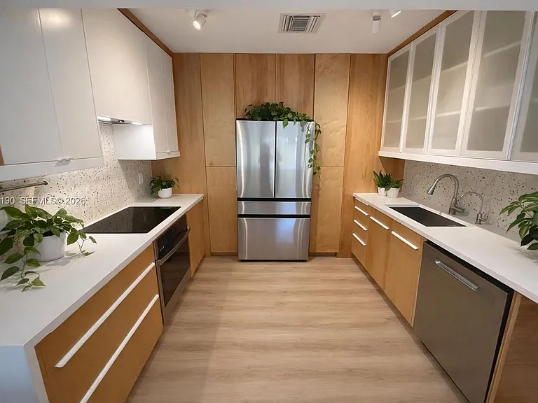 240 Greenwood Dr #240 — Photo 4