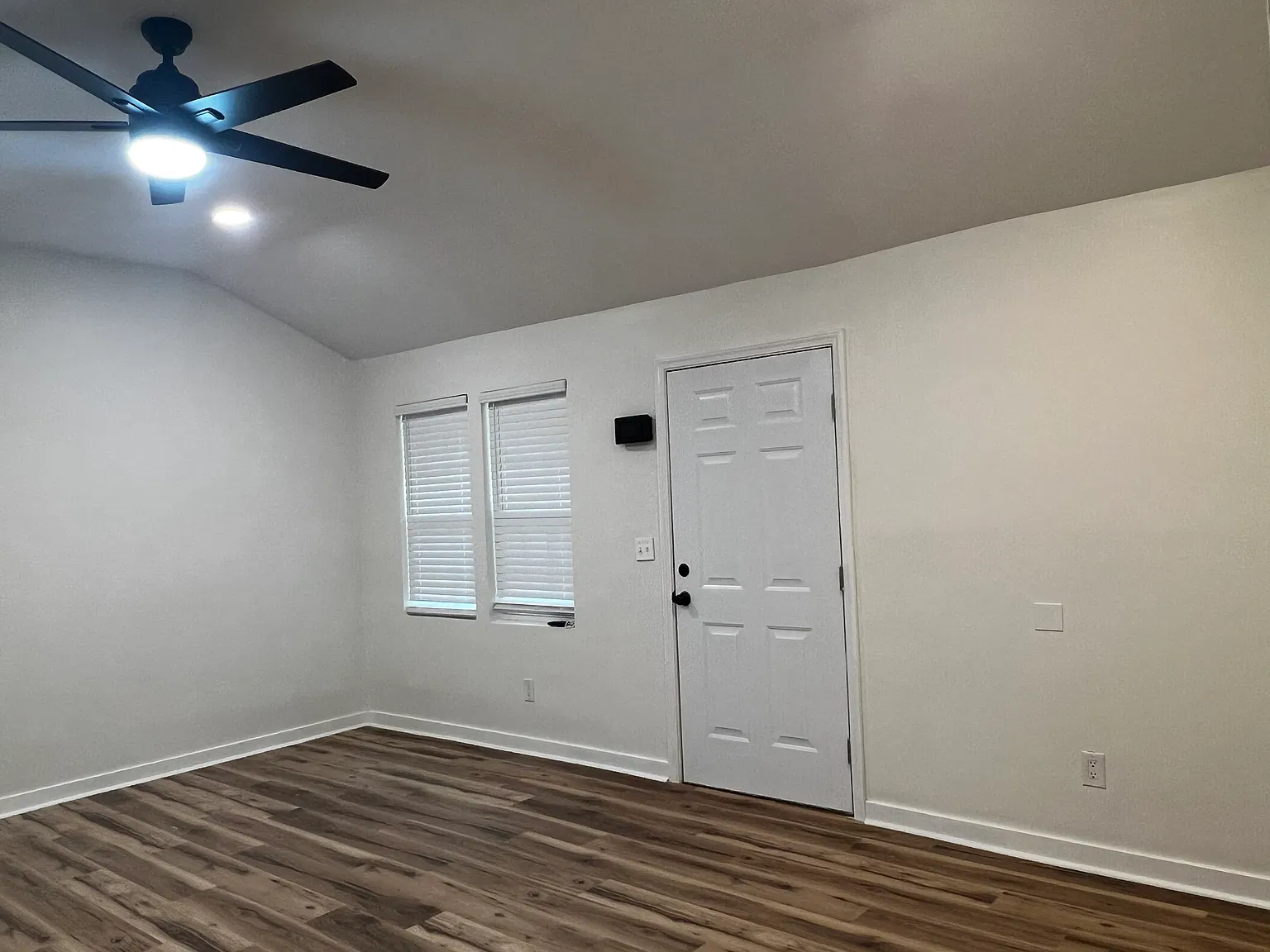 2 bed, 850 sqft, $1,475 — Photo 4
