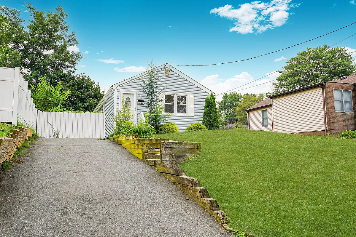 Building Photo - Brookside Ave