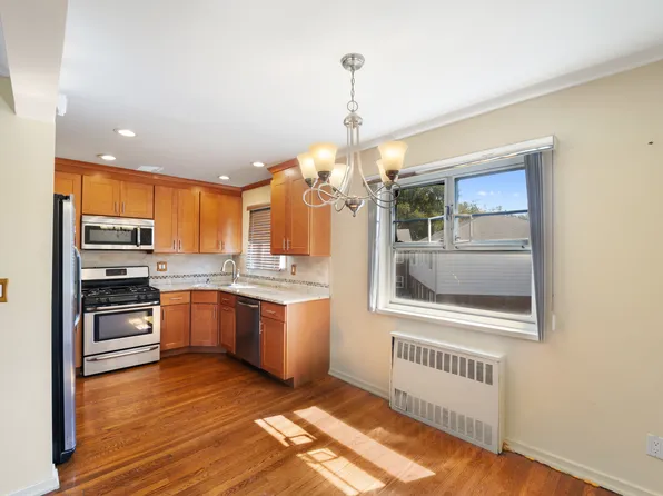 227-16 Hillside Avenue image 14 of 23