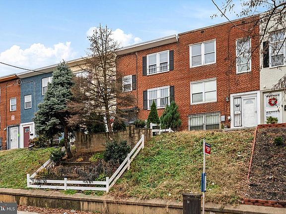 3rd image of 1353 Morris Rd SE