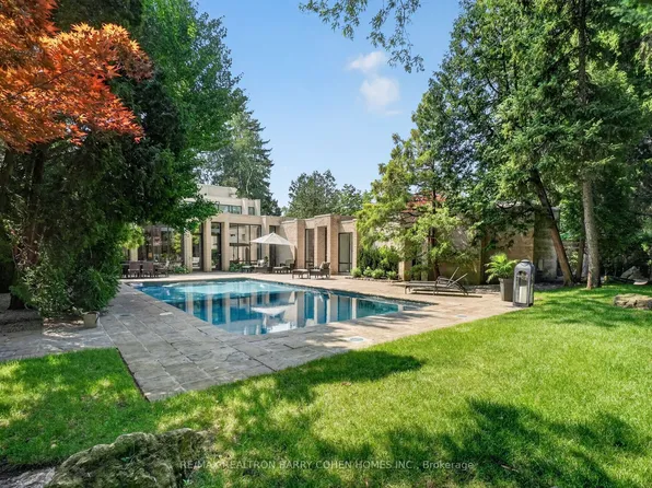 12 Tudor Gate, Toronto, ON M2L 1N4