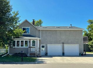 1022 Walnut St E, Devils Lake, ND 58301