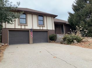 727 N Lake Dr, Marshall, MO 65340