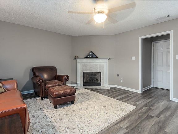 5th image of 6909 Century Oaks Dr