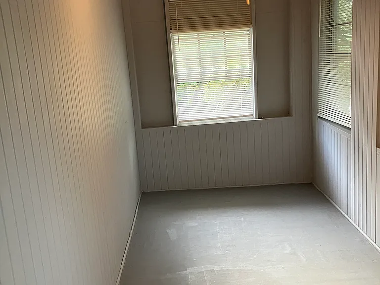 2574 Myra St — Photo 2