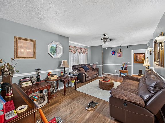 5th image of 3669 N Riveroaks Dr
