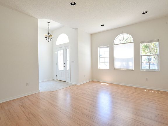 3rd image of 1144 Cathcart Cir