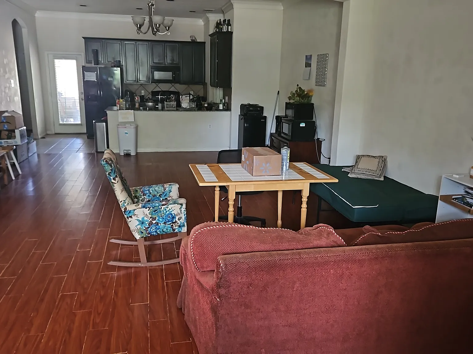5 bed, 2010 sqft, $600 — Photo 2
