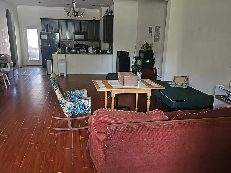 812 W Sycamore St — Photo 2