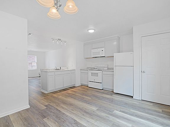 3rd image of 705 26th Ave S APT G
