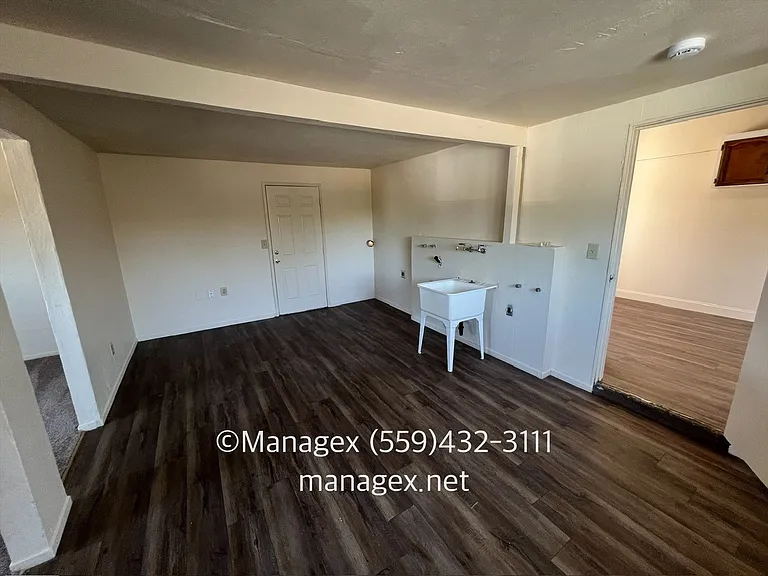 4256 N Millbrook Ave — Photo 8