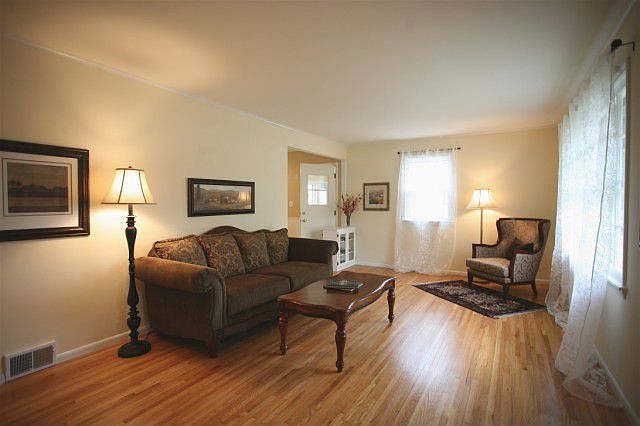 1st image of 2072 Ivy Ave E