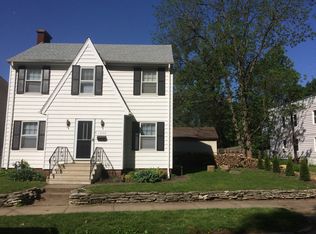 1209 Hillcrest Rd, South Bend, IN 46617