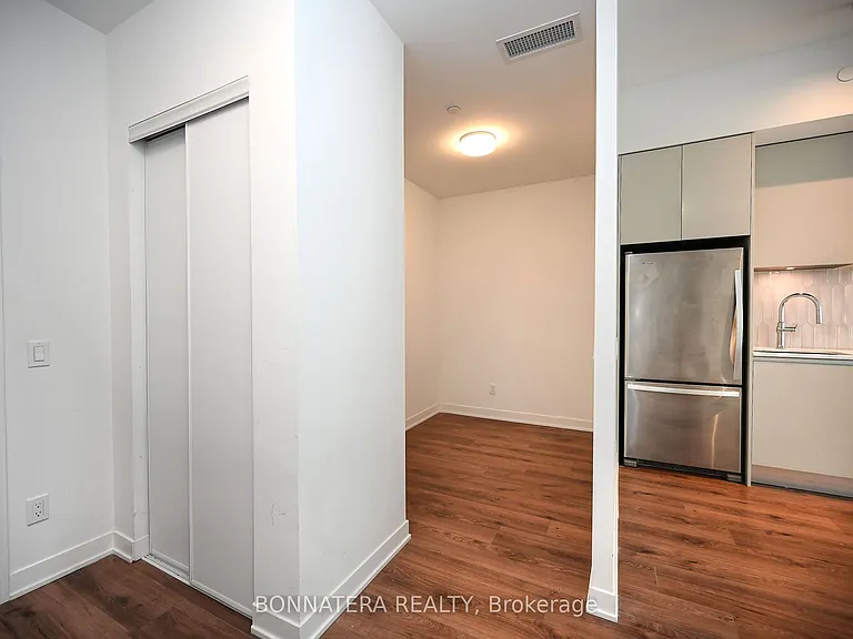 405 Dundas St W #319 — Photo 21