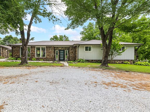 3rd image of 8289 Redbud