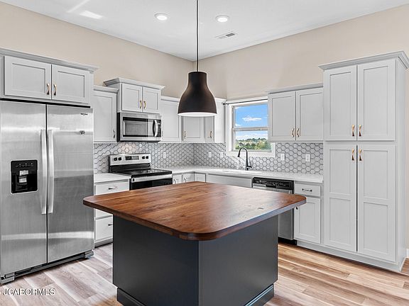 3rd image of 4650 Rebellion Ln