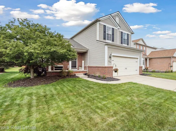 9955 W Avondale Cir, Ypsilanti, MI 48198