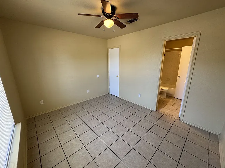 5702 Greengate Dr — Photo 13
