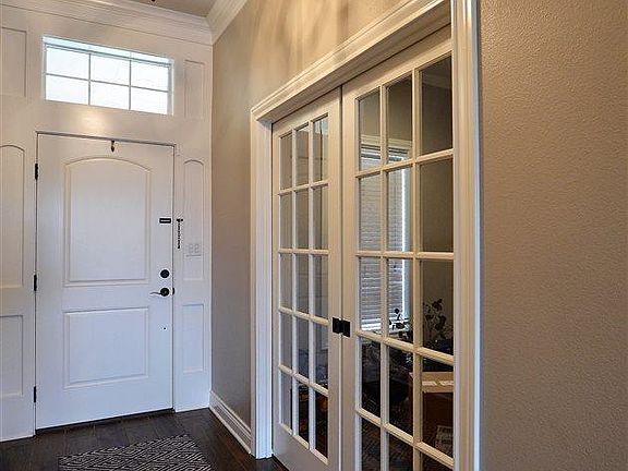 3rd image of 837 Greenwood Cir