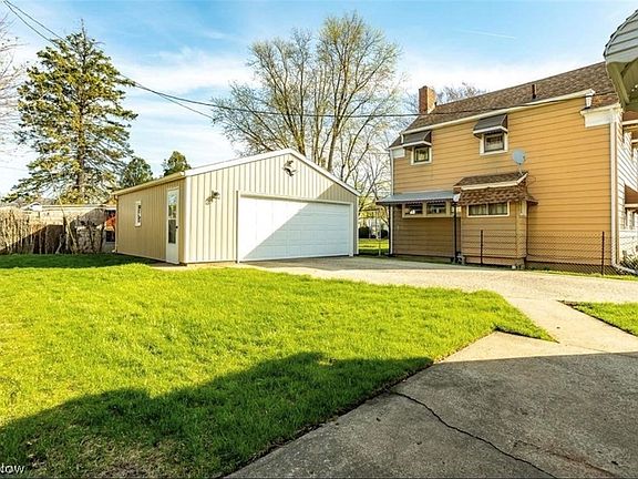 3rd image of 1557 D St