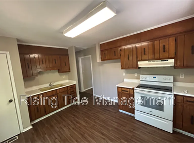 1308 Airport Ln SW — Photo 8