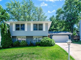 418 W Stonegate Rd, Peoria, IL 61614