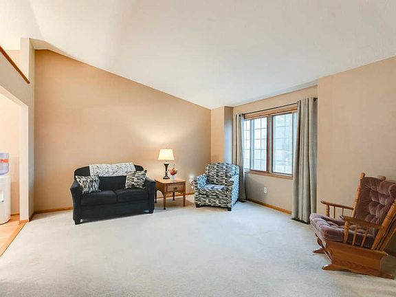 4th image of 1478 Summit Ave