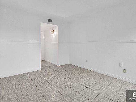 5th image of 1030 E Washington Ave Unit 114