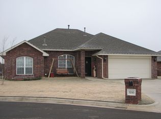 1260 Douglas Cir, Noble, OK 73068