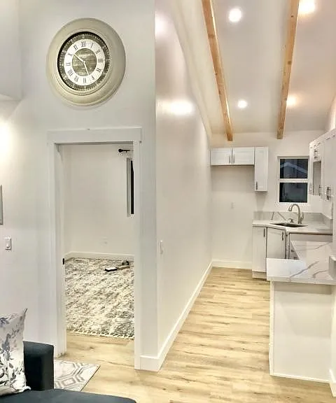 9528 S Redfern Ave — Photo 22