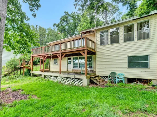 907 Lakeshore Dr, Cross Hill, SC 29332