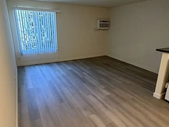 2nd image of 11450 Calvert St APT 28