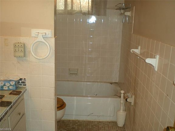 5th image of 32717 Knobel St
