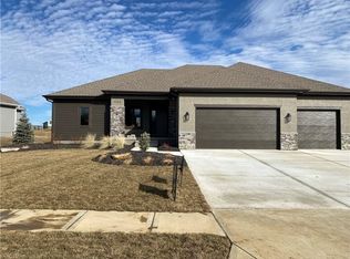 1105 SW Conch Cir, Lee's Summit, MO 64064