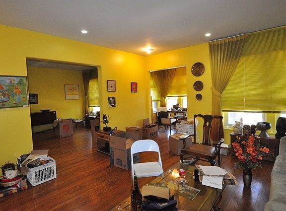 2nd image of 1031 E Hyde Park Blvd