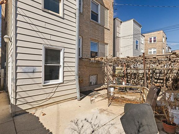 2nd image of 6319 N Claremont Ave