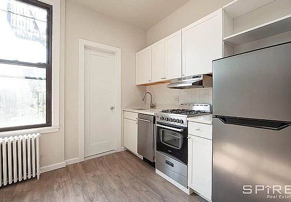 5th image of 264 Jefferson St #2LR