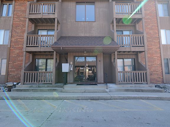 2nd image of 430 Woodside Trl