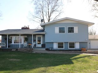 1144 Bobetta Ct, Clinton, IA 52732