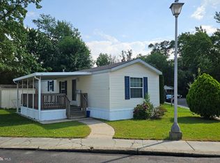 1 Sterling Ct, East Windsor, NJ 08520