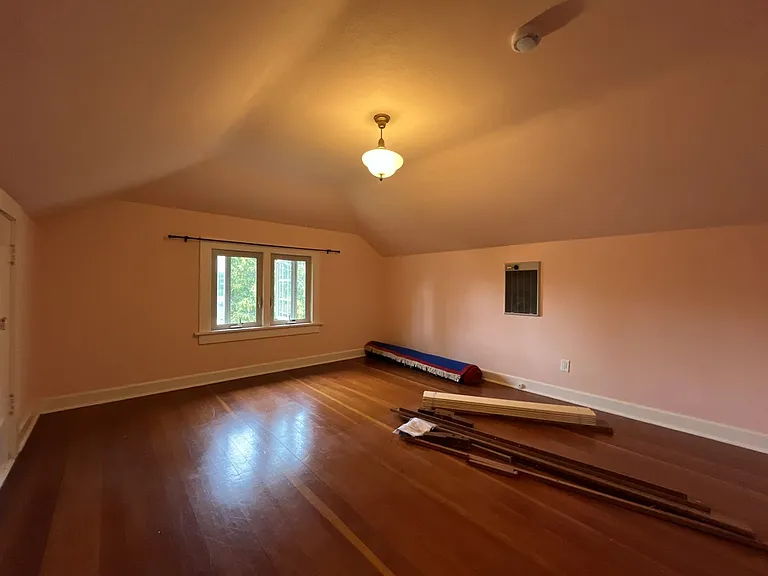2430 SE Park Ave — Photo 35