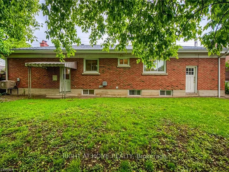 16 Rowanwood Ave — Photo 18