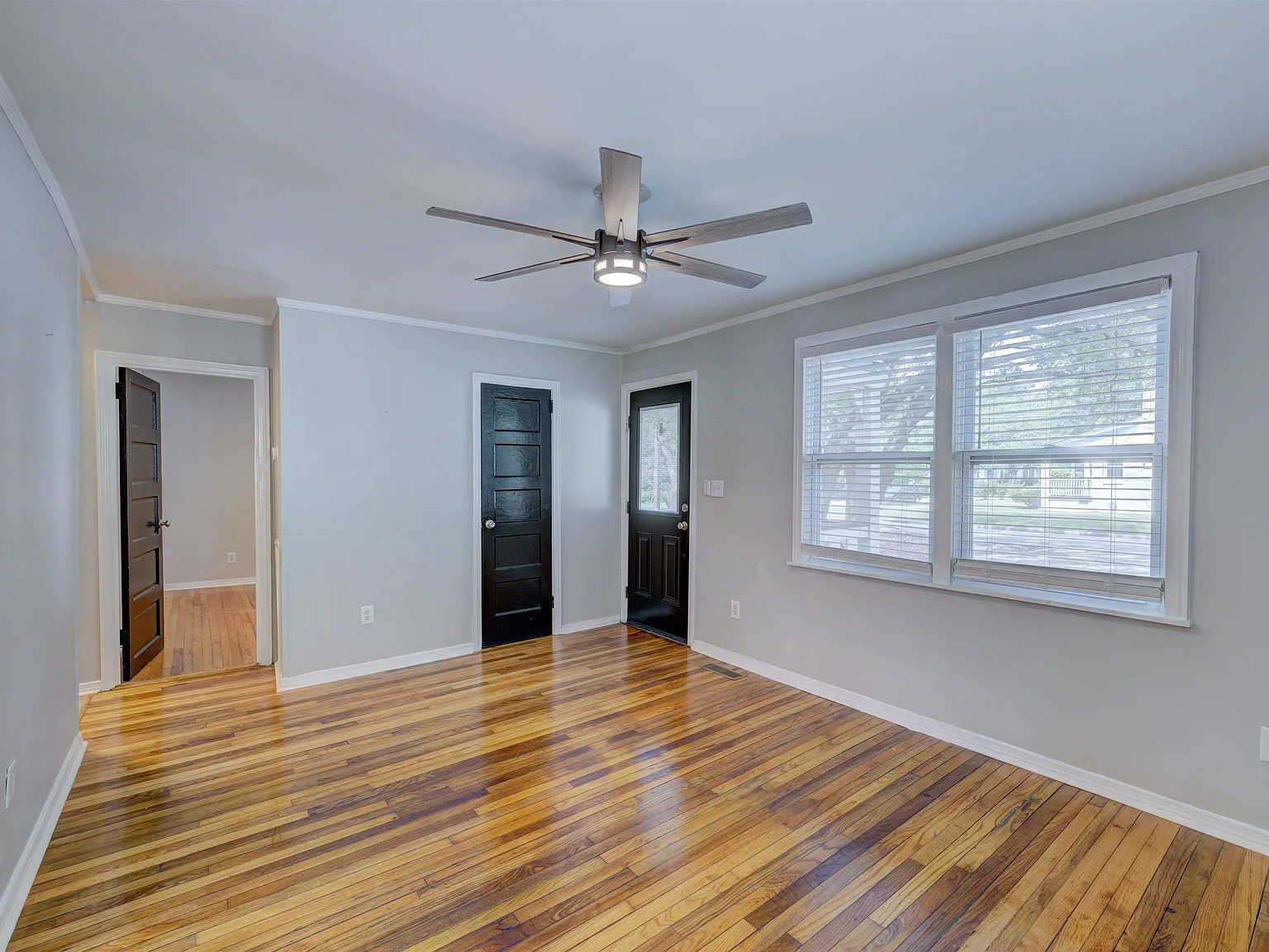 2 bed, 900 sqft, $1,425 — Photo 3