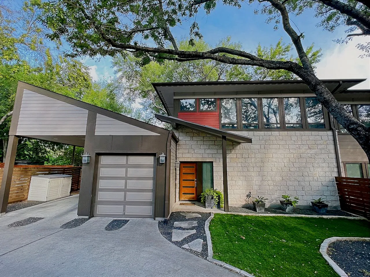 3 bed, 2.5 bath, 2079 sqft, $5,000 — Photo 2