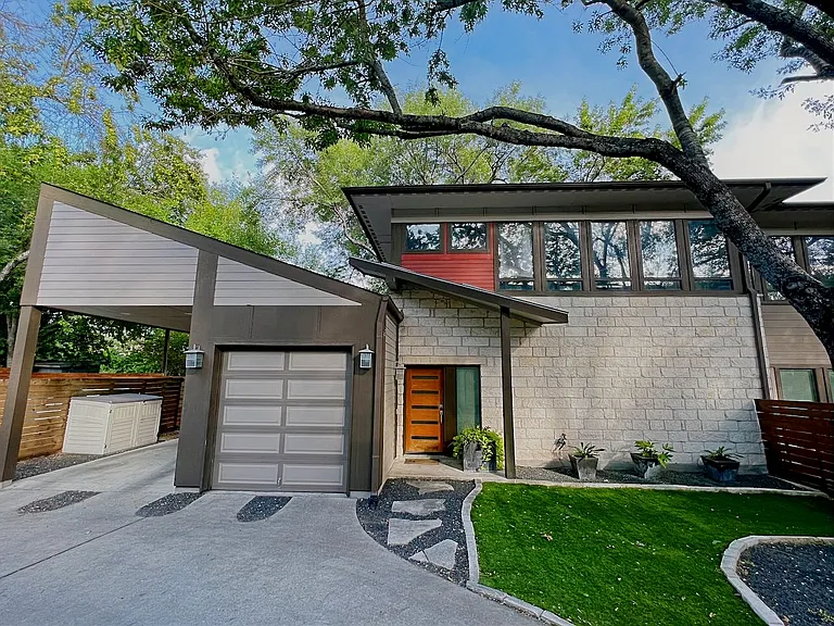 907 Cardinal Ln — Photo 2