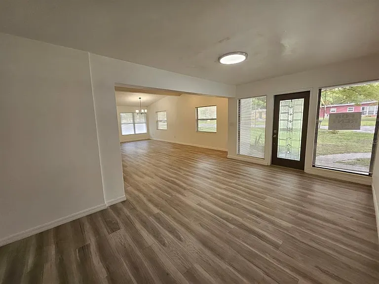 2816 S French Ave — Photo 4