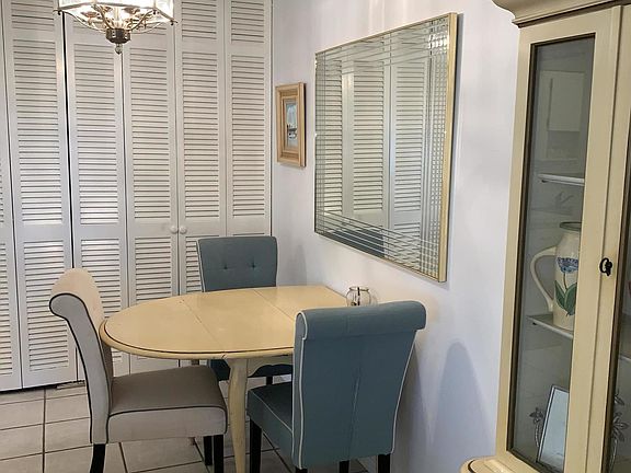 3rd image of 90 NE 19th Ave APT 6